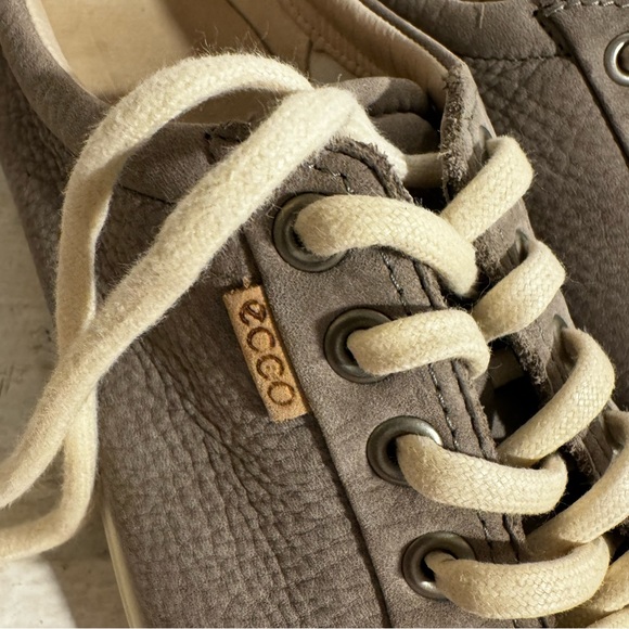 ECCO Women's Warm Gray Nubuck Casual Soft Lace-Up Sneaker Sz 8 - Picture 5 of 10
